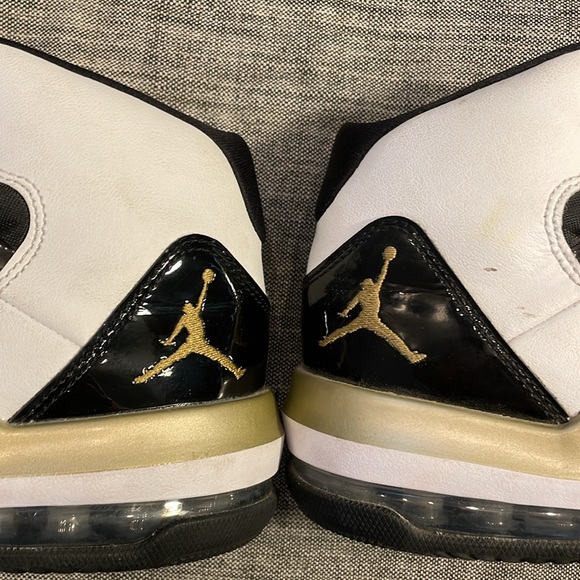 Jordan Max Aura White Metallic Gold Black Men’s Size 8.5 EUC - Picture 6 of 9